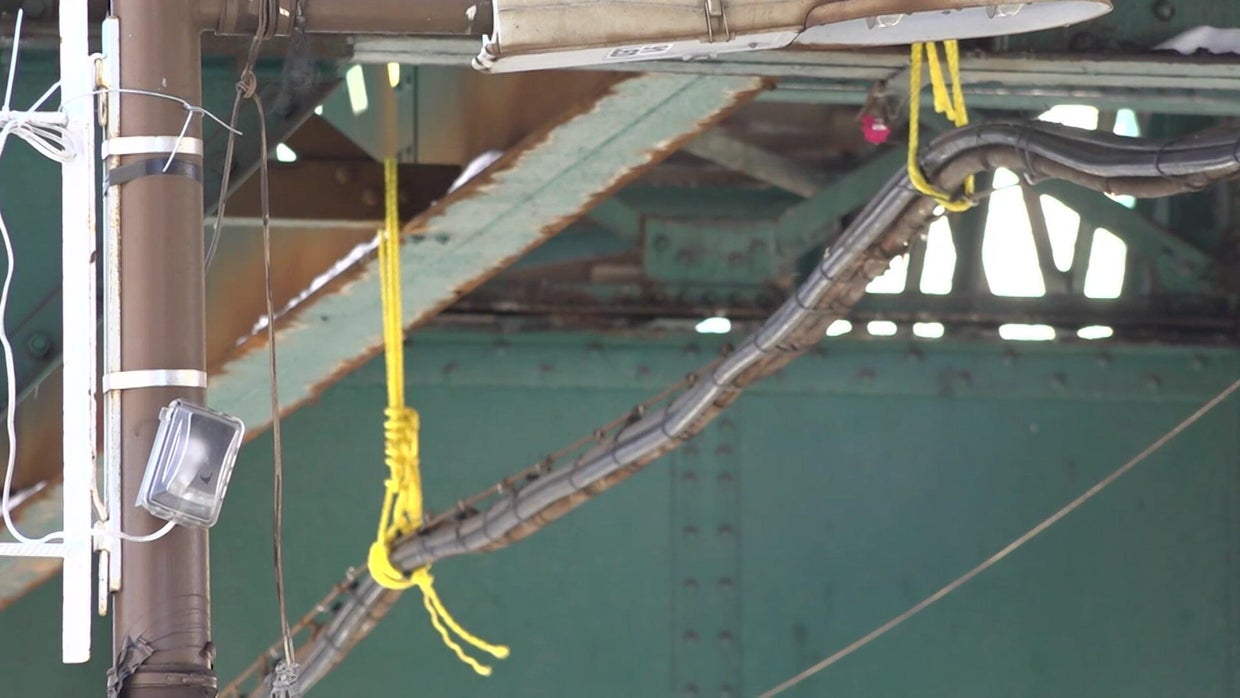 Cables fall from Brooklyn elevated subway tracks onto cars below - CBS ...