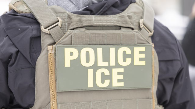 ICE conducts operation near Karmel Mall in Minneapolis, United States 