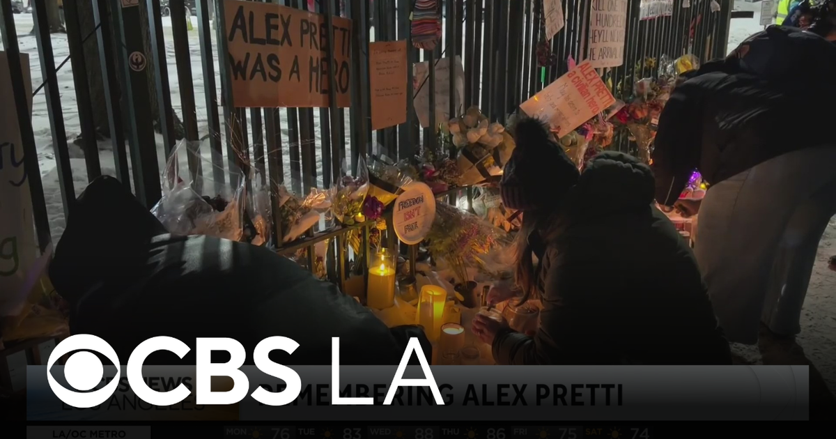 Dozens gather at vigil to remember Alex Pretti in Minnesota