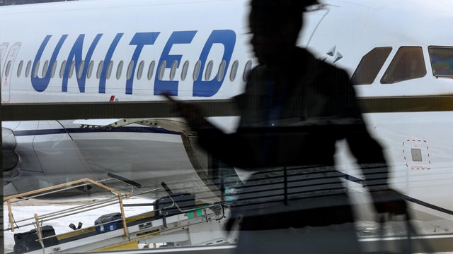 US Travel Chaos Set To Linger As Airlines Try To Restore Flights 