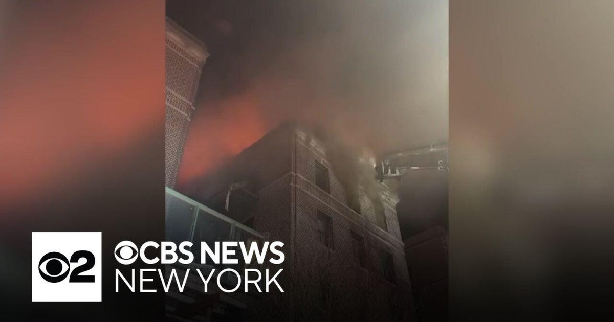 2 injured, more than 100 displaced in Bronx apartment building fire ...
