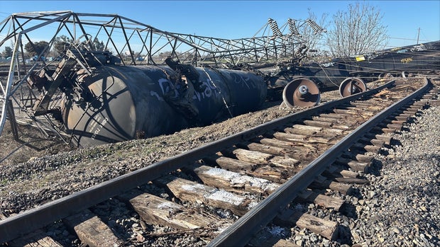 stockton-train-derailment-2-pg-e.jpg 