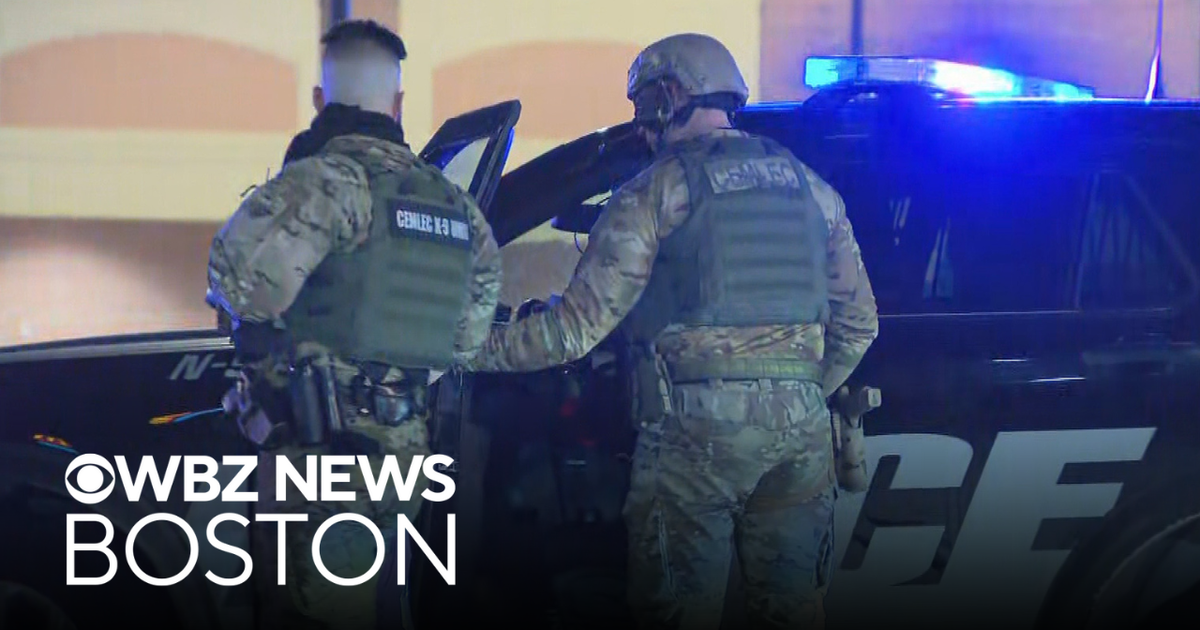 SWAT officer shot, suspect killed in shooting at Family Dollar in Spencer