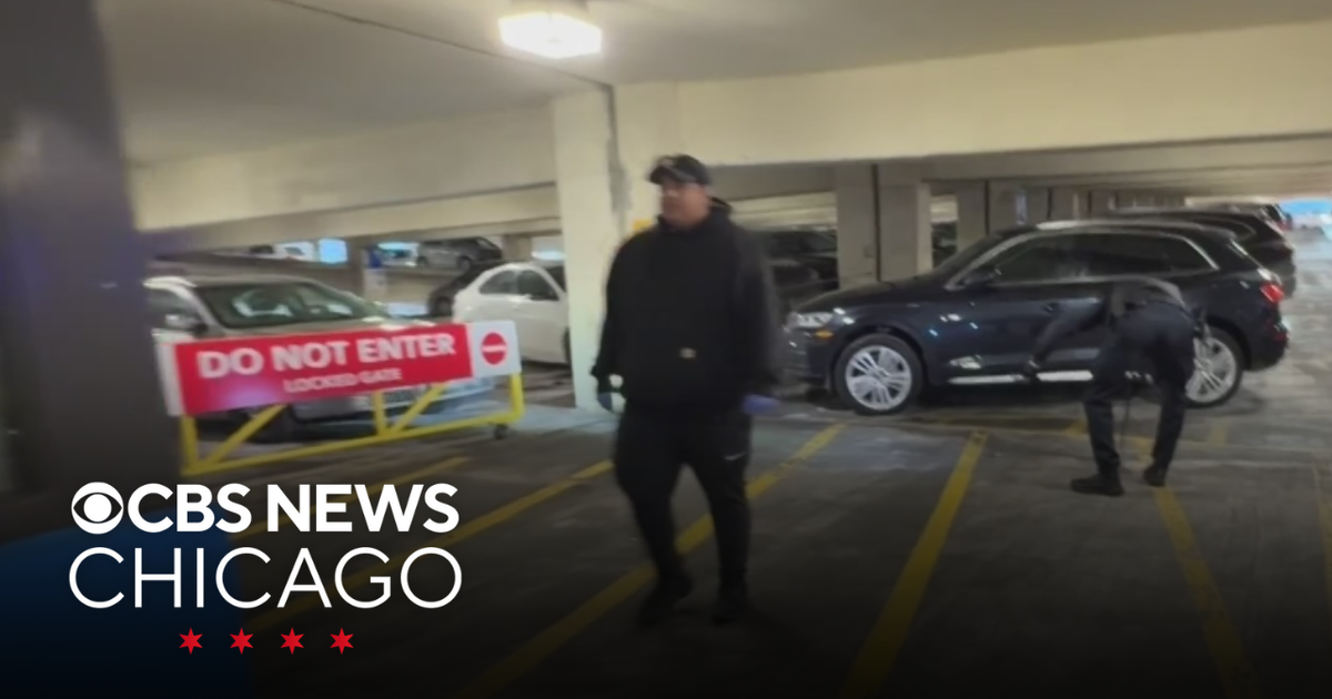 Shooters at large in 2 deadly attacks on Chicago's West Side