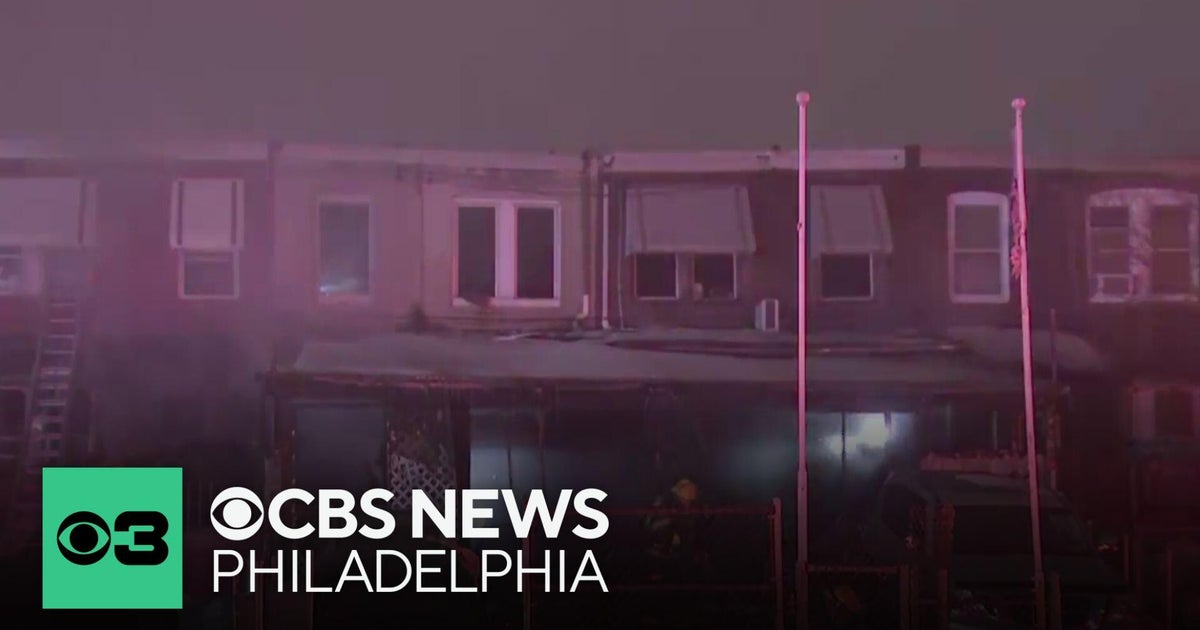 Firefighter suffers minor injury battling blaze in North Philadelphia