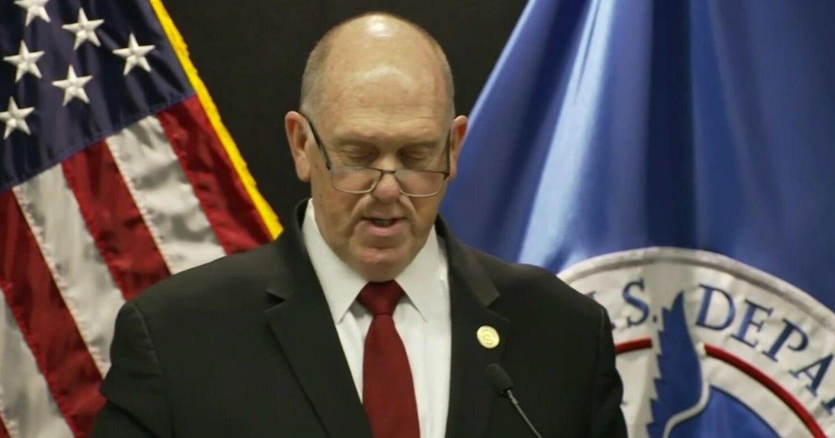 Trump admin to withdraw hundreds of ICE officers from Minnesota after deadly shooting