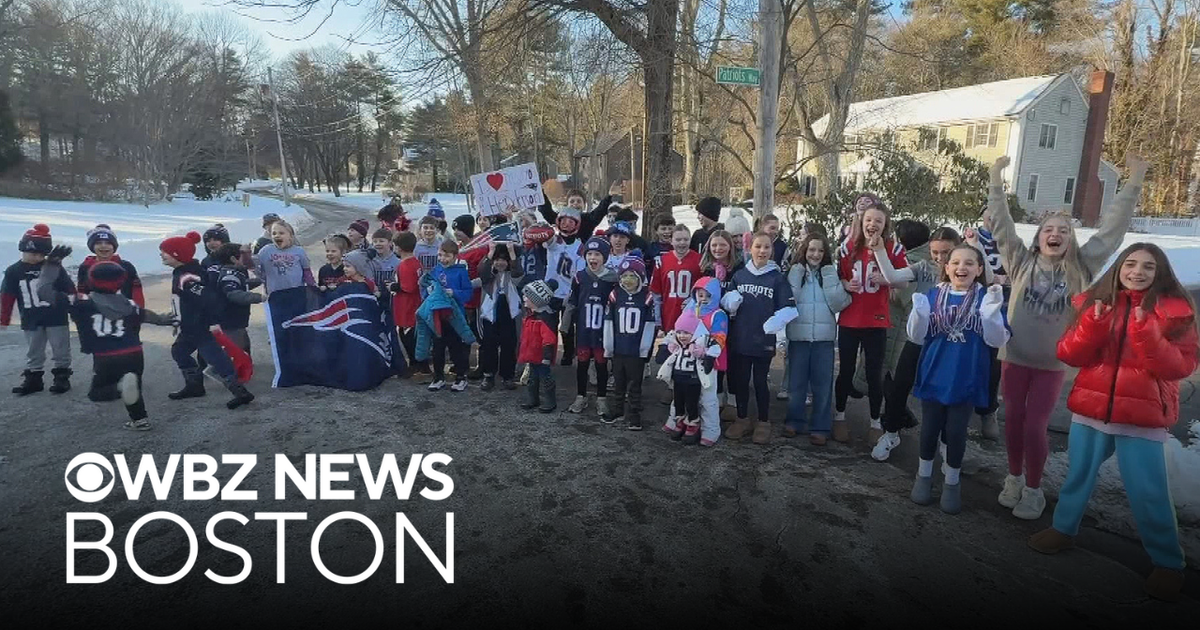 Hingham neighbors on “Patriots Way” continue Super Bowl tradition