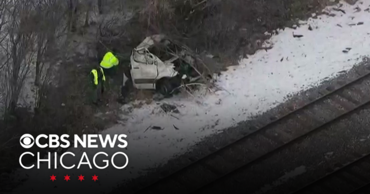Driver killed after box truck hit by Amtrak train near Lemont - CBS Chicago