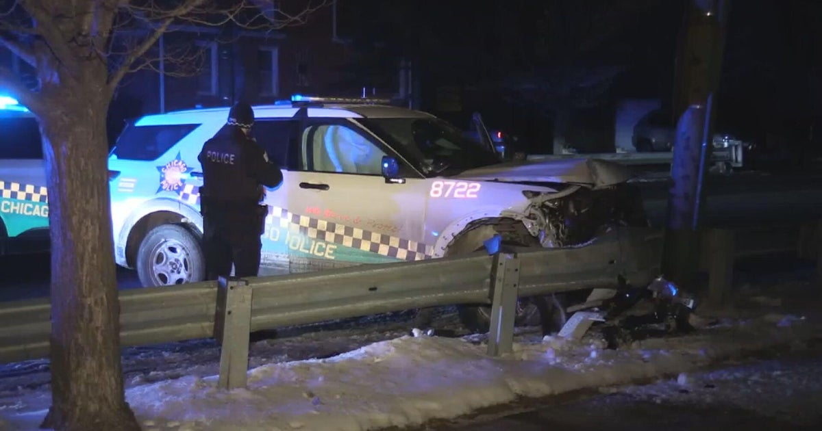 2 Chicago cops hurt in Jefferson Park crash