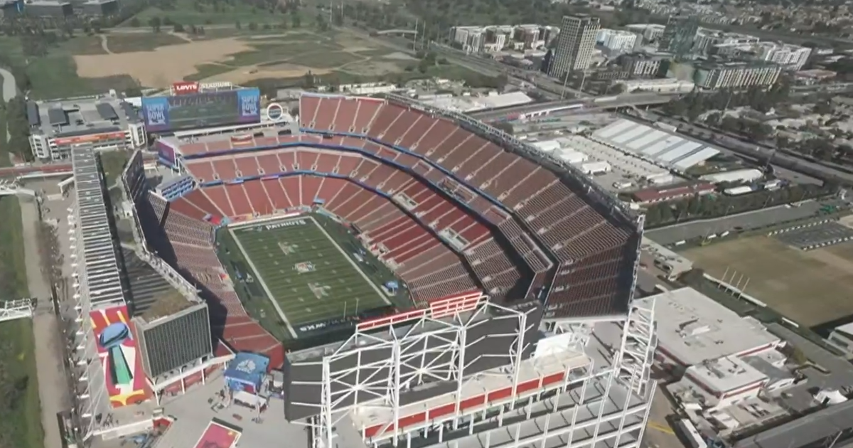 Санта Клара Калифорния — обикаляйки стадион Леви в Санта Клара