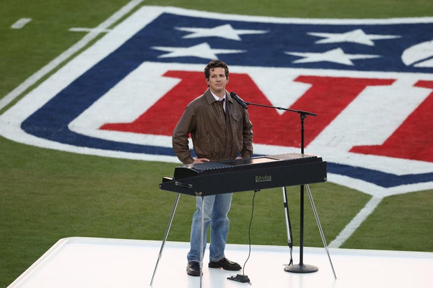 AMFOOT-SUPERBOWL-PATRIOTS-SEAHAWKS-PRE-GAME-PERFORMANCES 