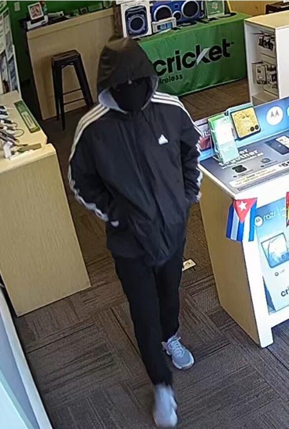 joliet-wireless-store-robber.jpg