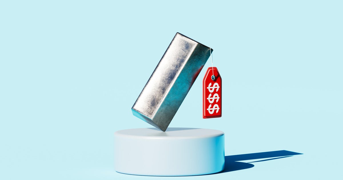 Ще достигне ли среброто 200 долара за унция през 2026 г.? Ето какво мислят някои експерти.