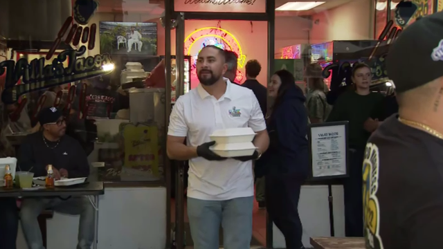 food and portraits at villa's tacos for a restaurant review 