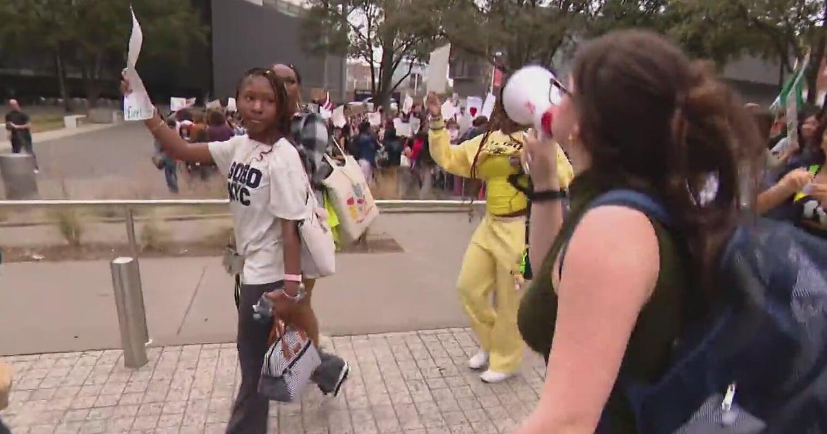North Texas students hold walkouts to protest ICE enforcement - CBS Texas