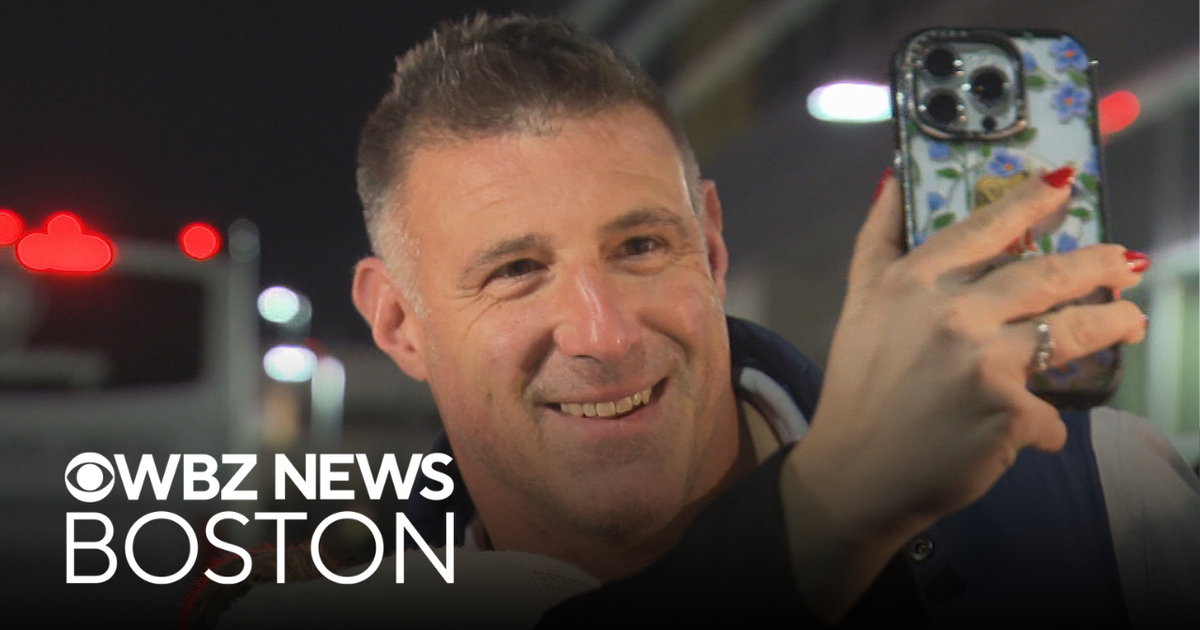 Patriots return to Foxboro after disappointing loss in Super Bowl