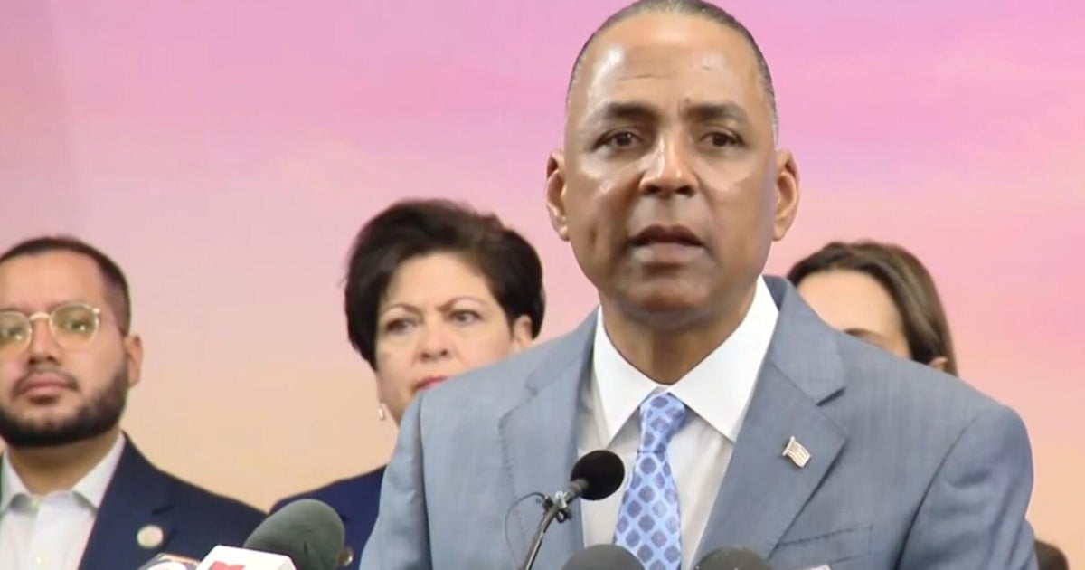 El Paso mayor blasts FAA for what he calls "unnecessary" airspace closure