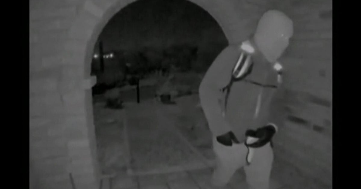 Former FBI agent analyzes surveillance video released in Nancy Guthrie's disappearance