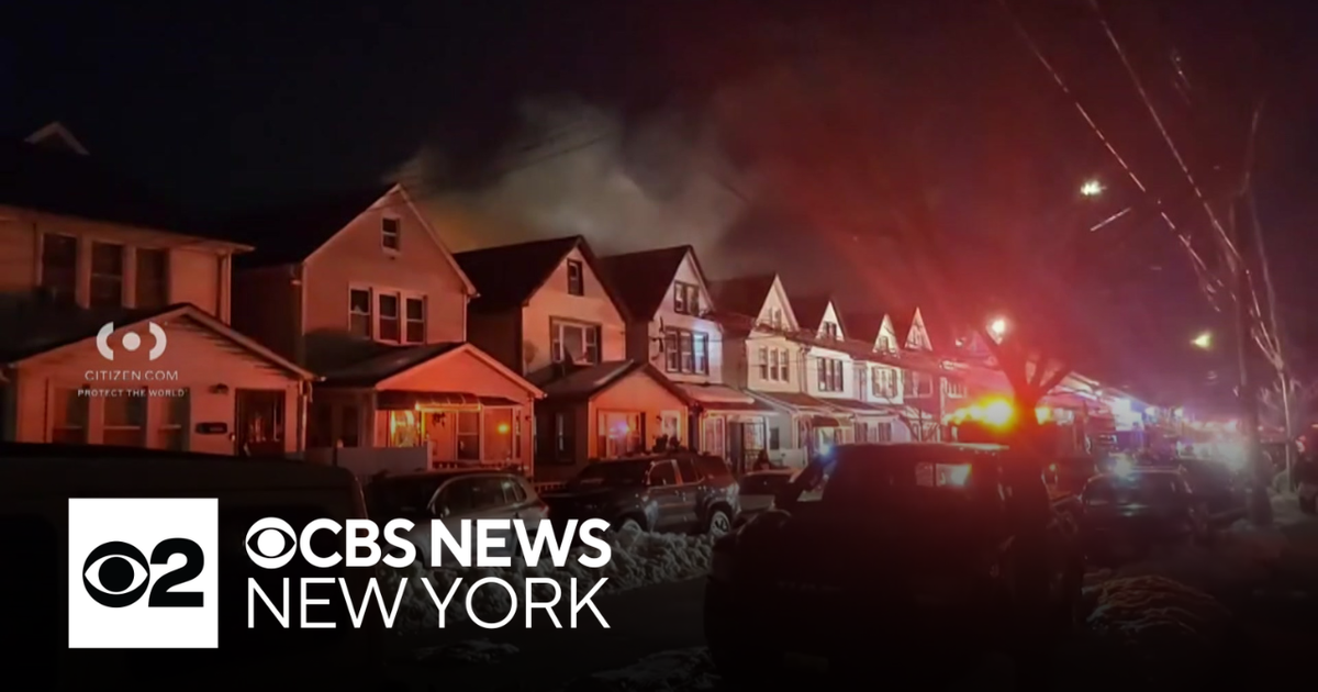 2 injured after large house fire in Queens, officials say - CBS New York