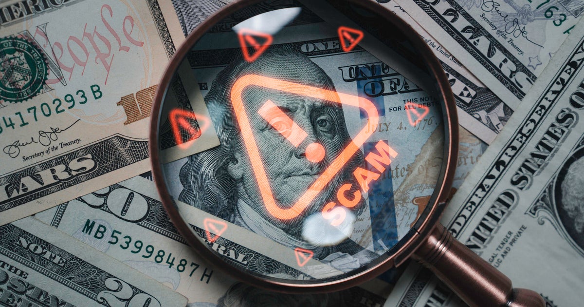 Милиони пенсионери се борят в момента докато гледат как покупателната