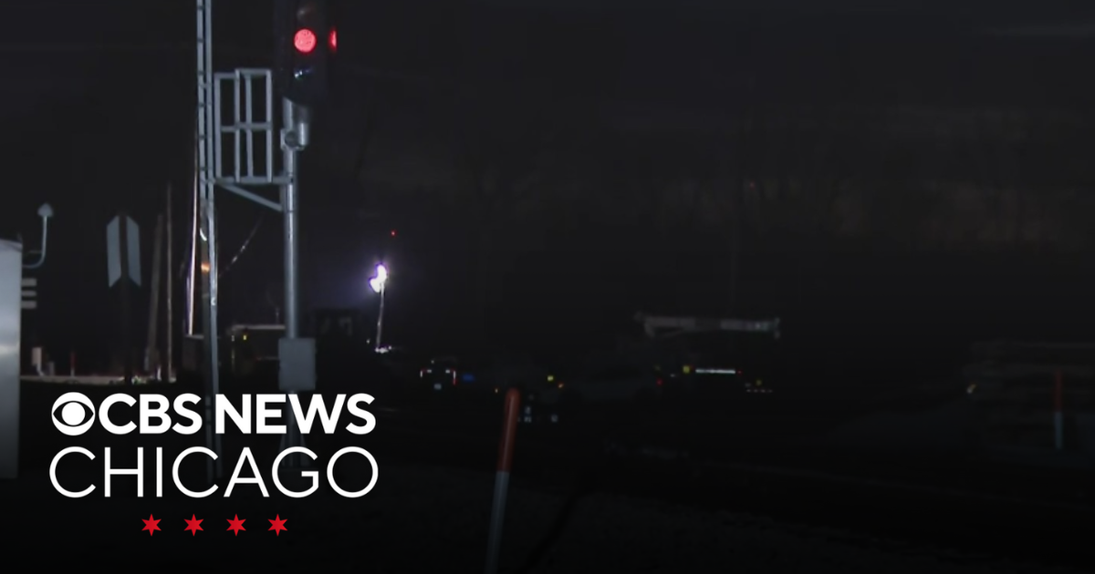 Metra service resumes after freight train derailment in Chicago Ridge