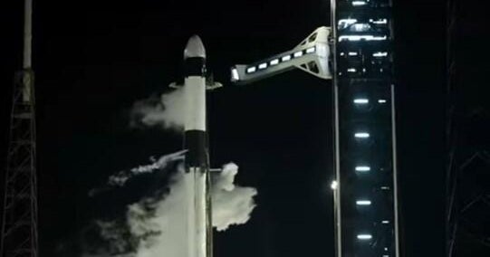 Екипажът на резервната космическа станция излита на осеммесечна мисия