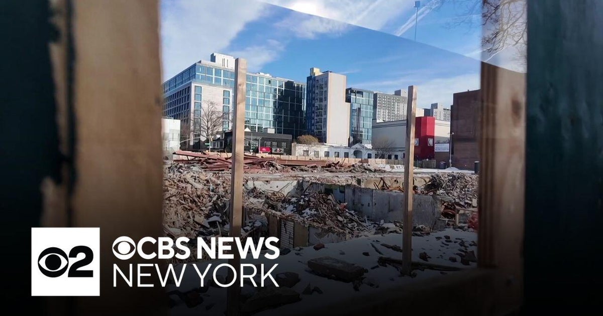 Some Queens residents worried about impending housing boom - CBS New York