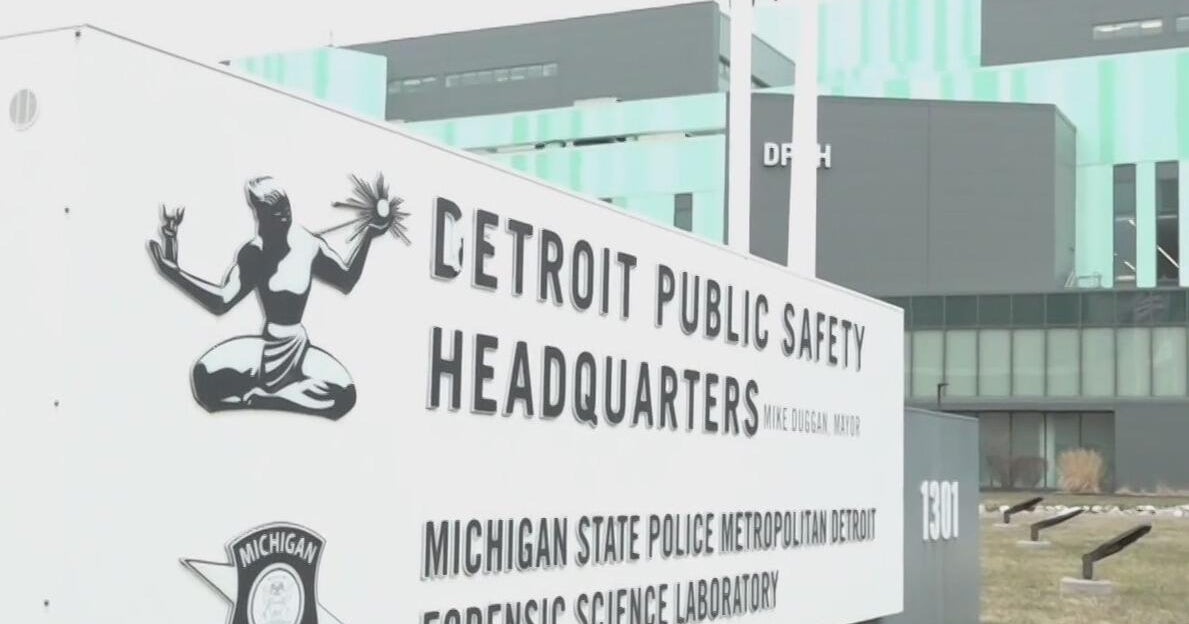 Detroit police commissioners to role on officers' suspensions