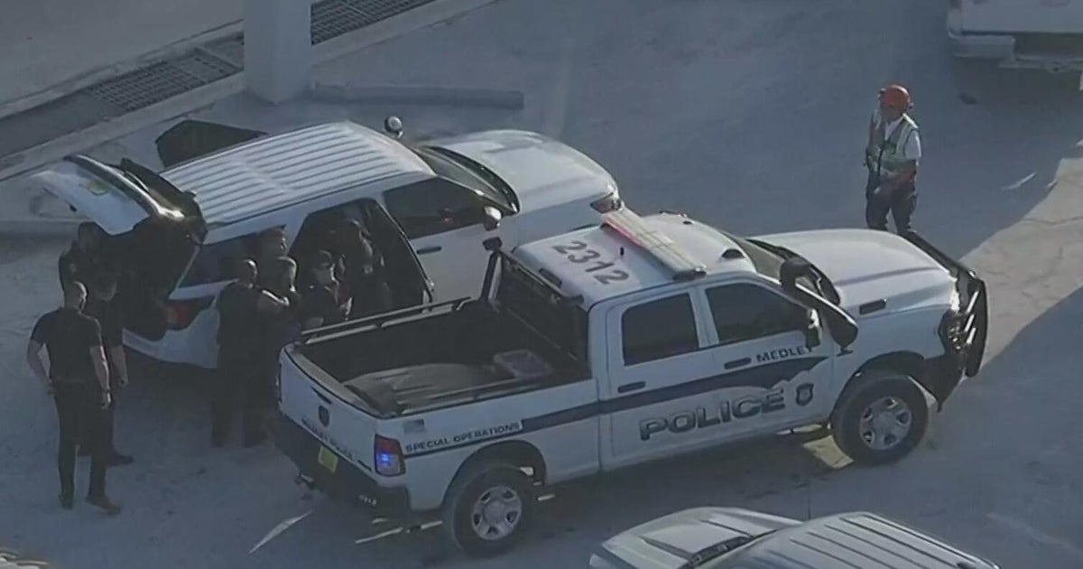 Man arrested after assaulting woman in car, fleeing police in Miami ...