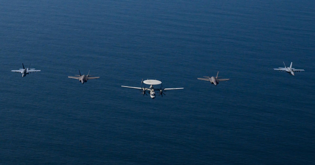 Кой е на мнение, докато Тръмп обмисля военни удари срещу Иран?