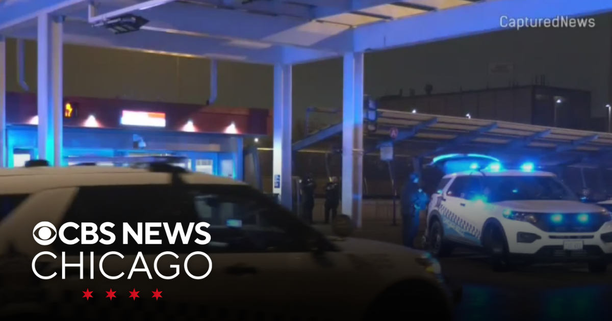 2 men charged with robbing teen on CTA Red Line train - CBS Chicago