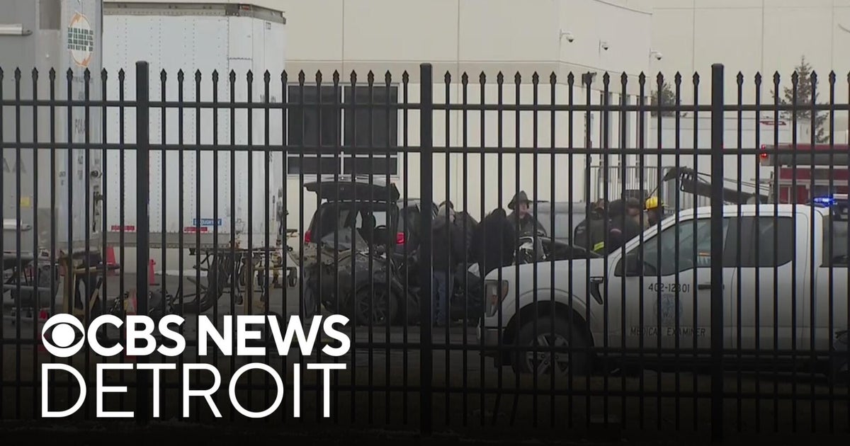 Detroit crash leaves 2 dead, Michigan building secured by DHS vandalized and other top stories