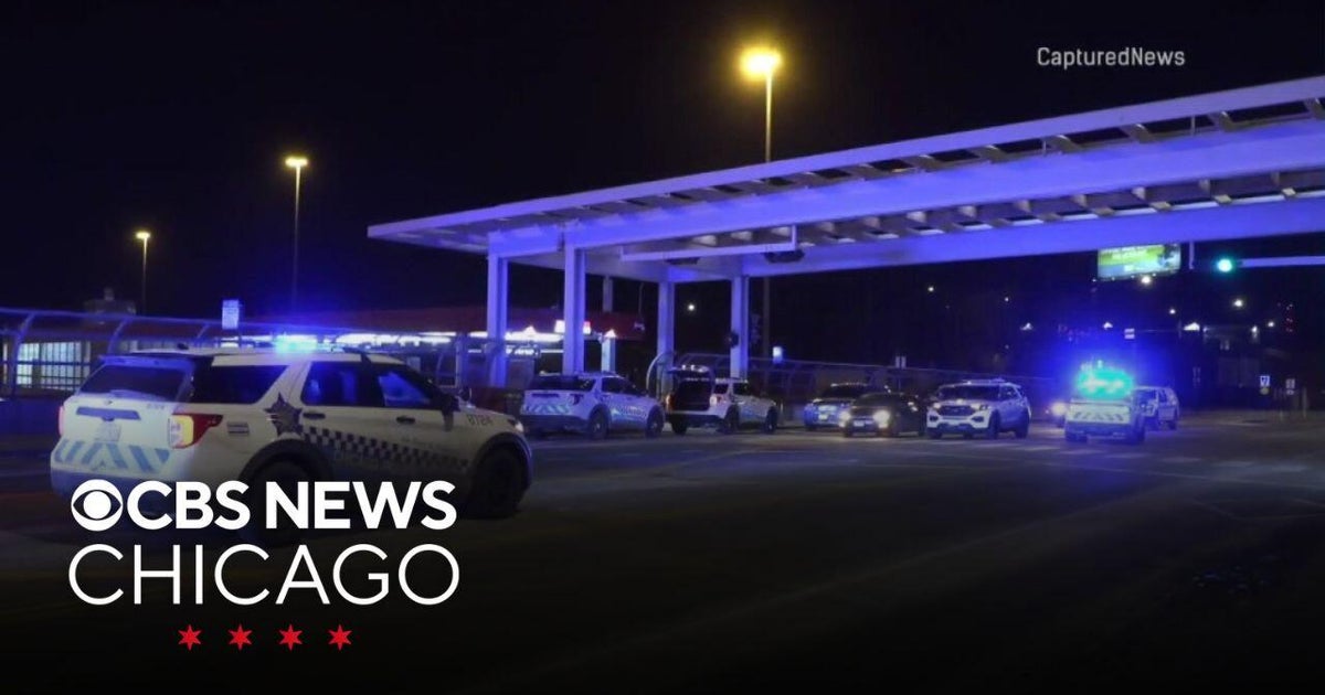 Teens charged in string of armed robberies - CBS Chicago