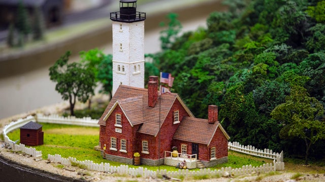 february-2026-miniature-railroad-presque-isle-lighthouse-model-daniel-simonson-9829-full.jpg 