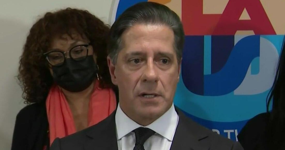 Los Angeles school officials meet to discuss raid at home, office of Alberto Carvalho