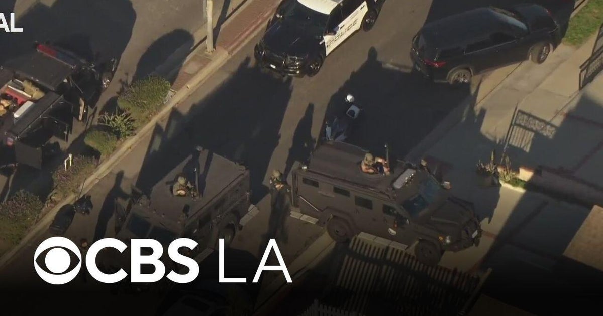 Torrance police respond to man barricaded inside home near hospital ...