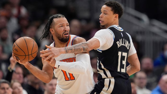 Ryan Rollins #13 of the Milwaukee Bucks defends Jalen Brunson #11 of the New York Knicks during the second quarter at Fiserv Forum on February 27, 2026 in Milwaukee, Wisconsin. 