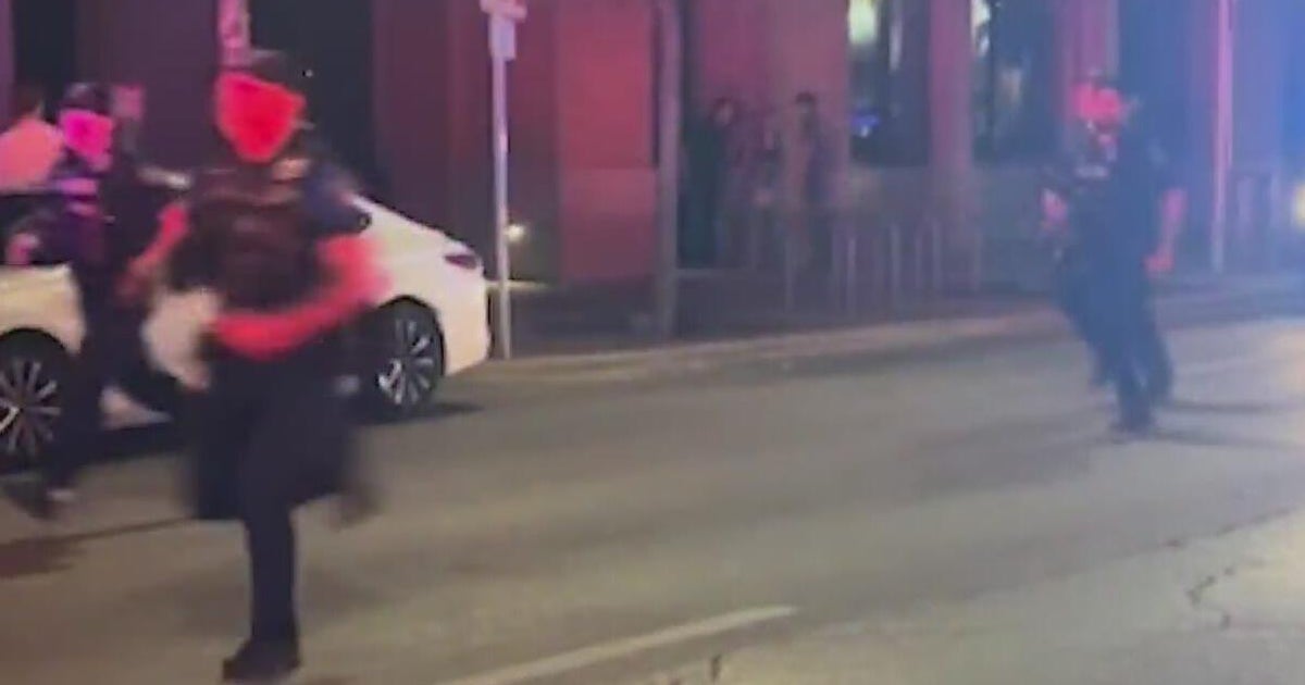 Video shows chaos after Sixth Street mass shooting in Austin - CBS Texas