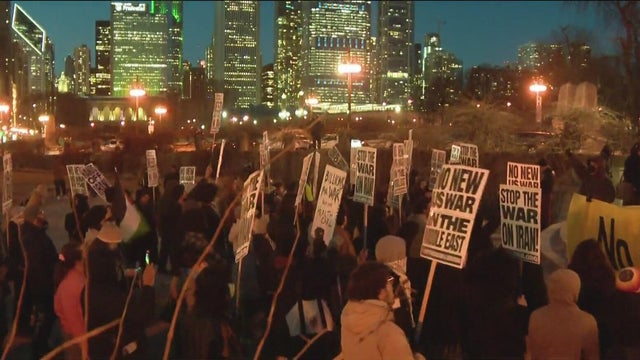 Iran war protest in Loop 