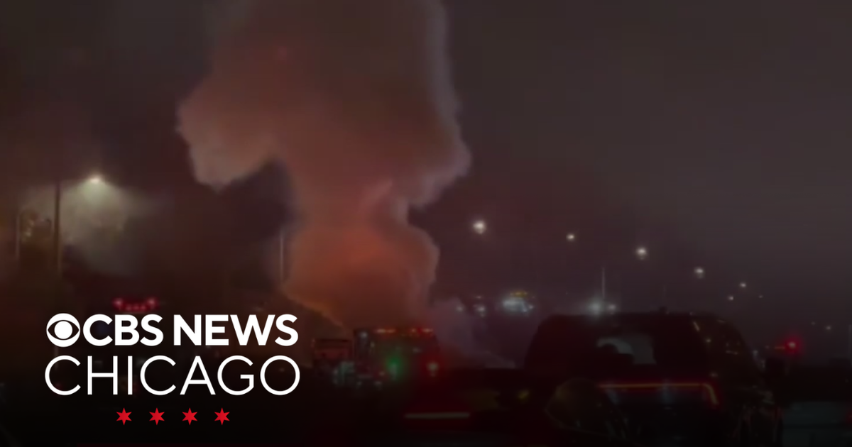 1 dead after fiery crash on Kennedy Expressway - CBS Chicago