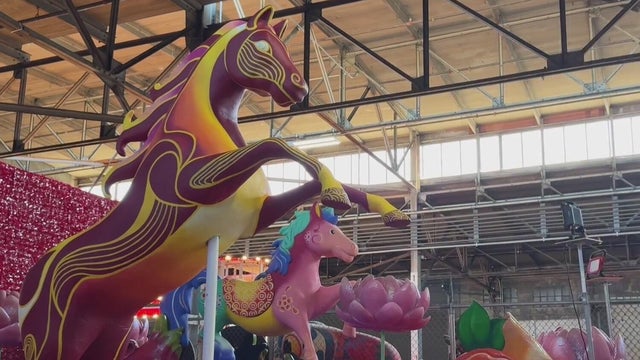 A parade float in the shape of a horse 
