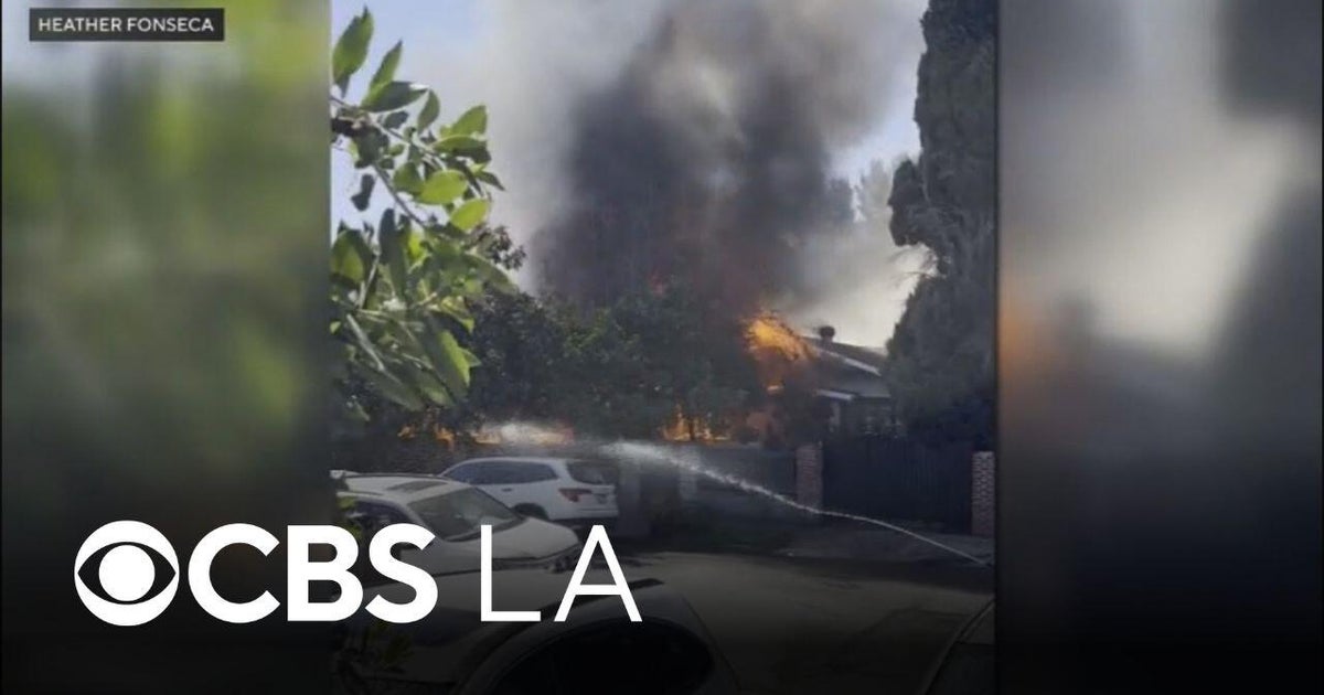 Fire destroys Los Angeles home in Larchmont neighborhood