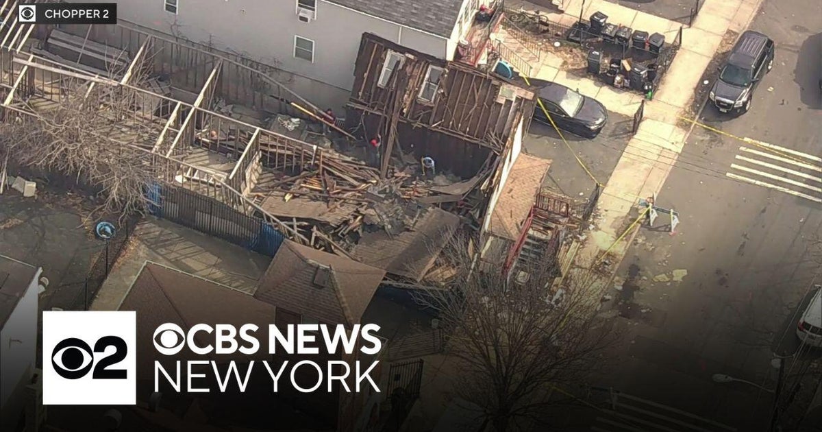 Vacant house collapses in Newark, New Jersey - CBS New York