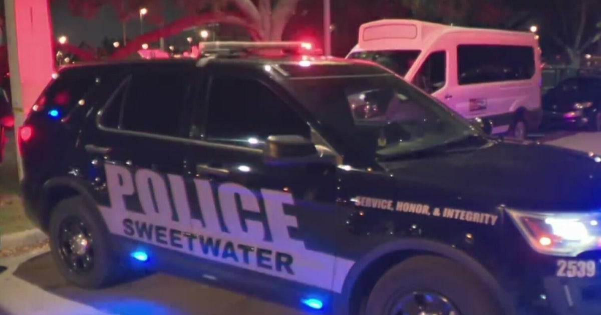 Man armed with knife shot, killed by Sweetwater police