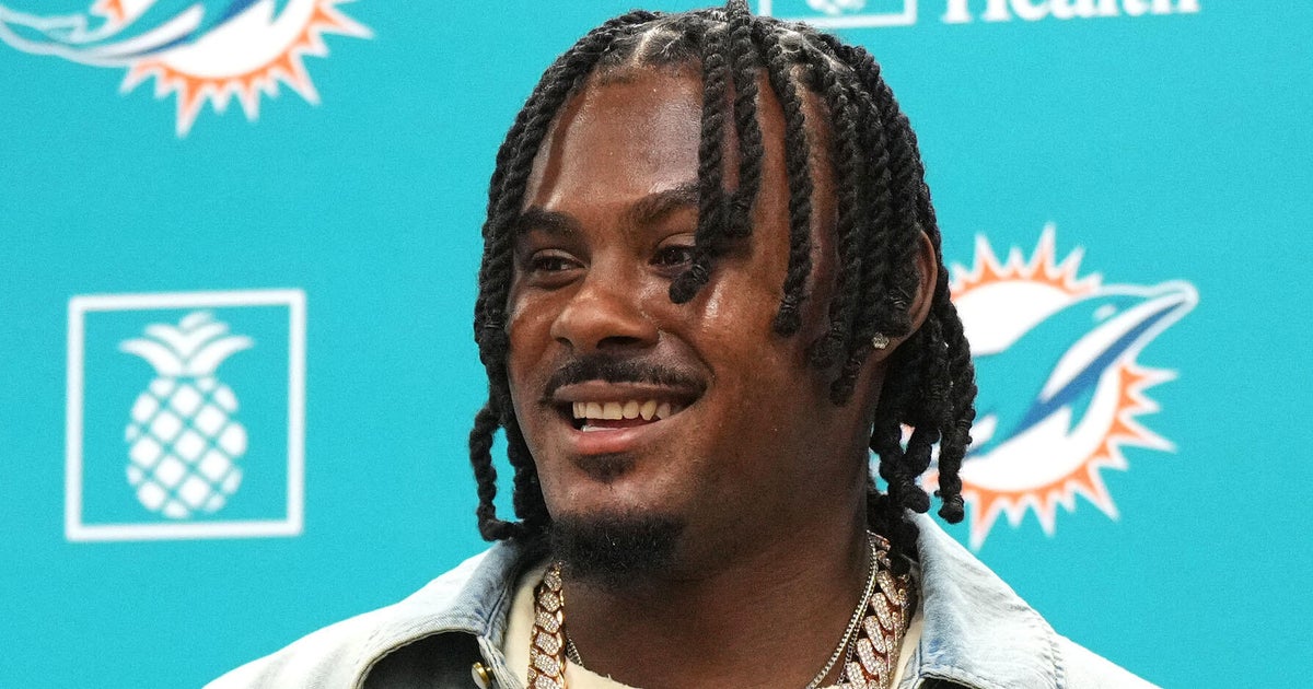 Malik Willis introduced as the Dolphins’ presumptive starting QB: “We’re ready to get this going. Fins up.”