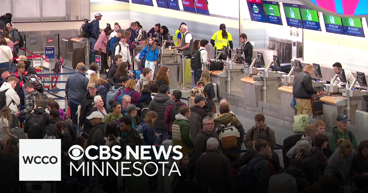 Travelers at MSP Airport attempt to fly out ahead of winter storm