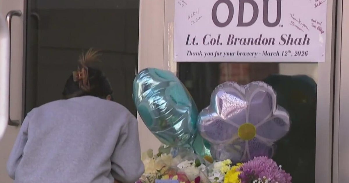 Memorial grows at Old Dominion University after ROTC instructor killed ...