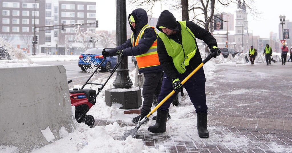 Major weather threats bring blizzard conditions to U.S. northern tier, early heat wave to the West