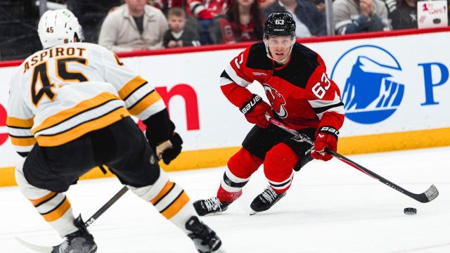 devils-bruins-jesper-bratt.jpg 
