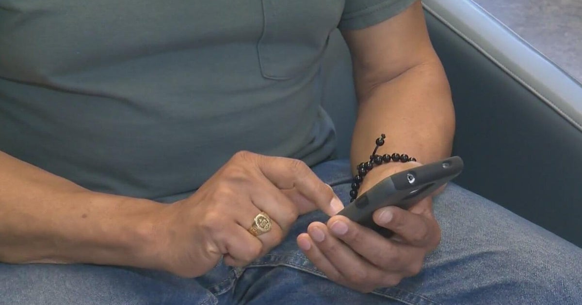 More Americans turning to AI for financial advice, survey shows